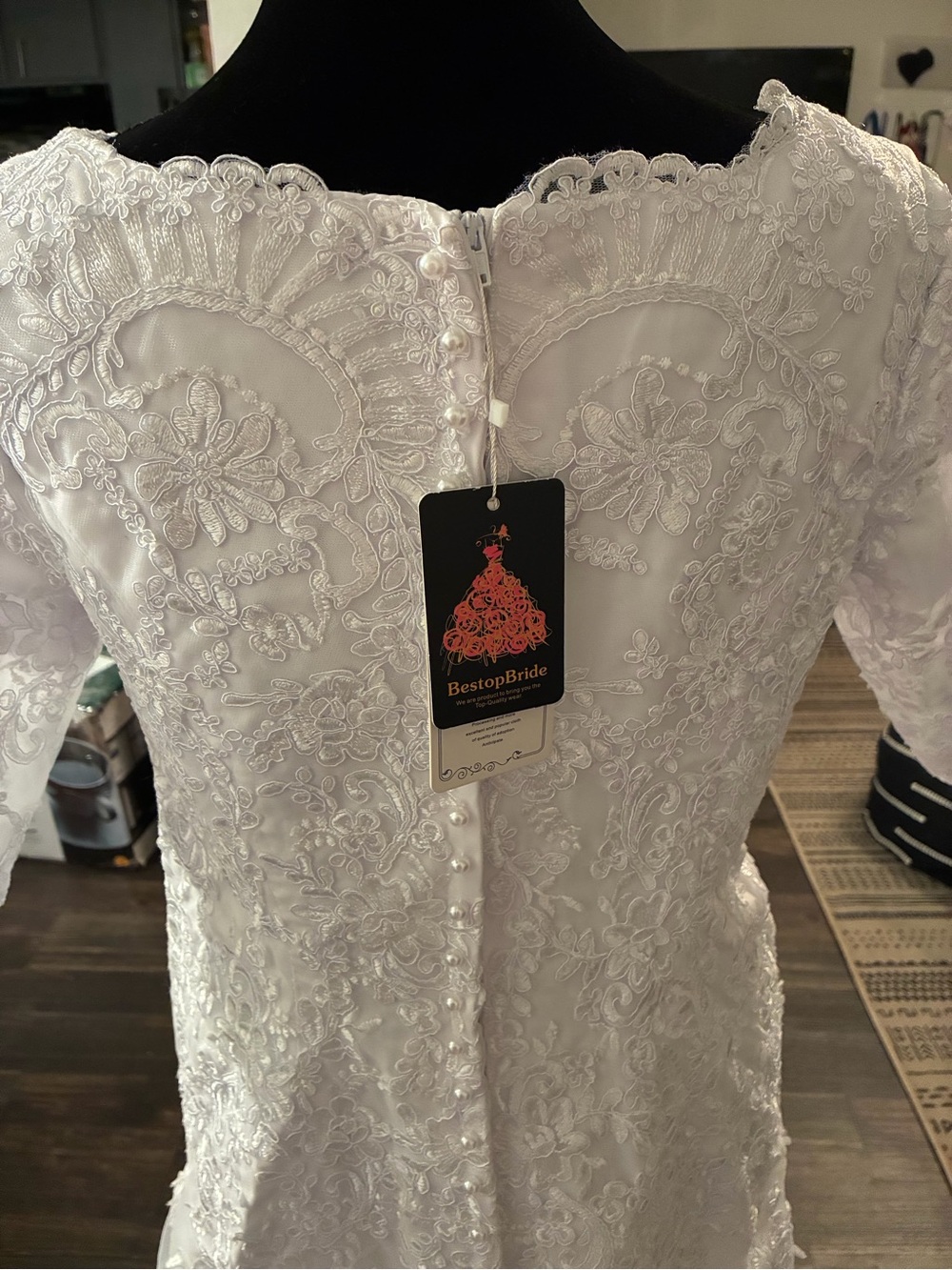Elegant White Lace A-line Bridal Gown size M (6-8) Scalloped Neck 3/4 sleeves - Picture 9 of 16